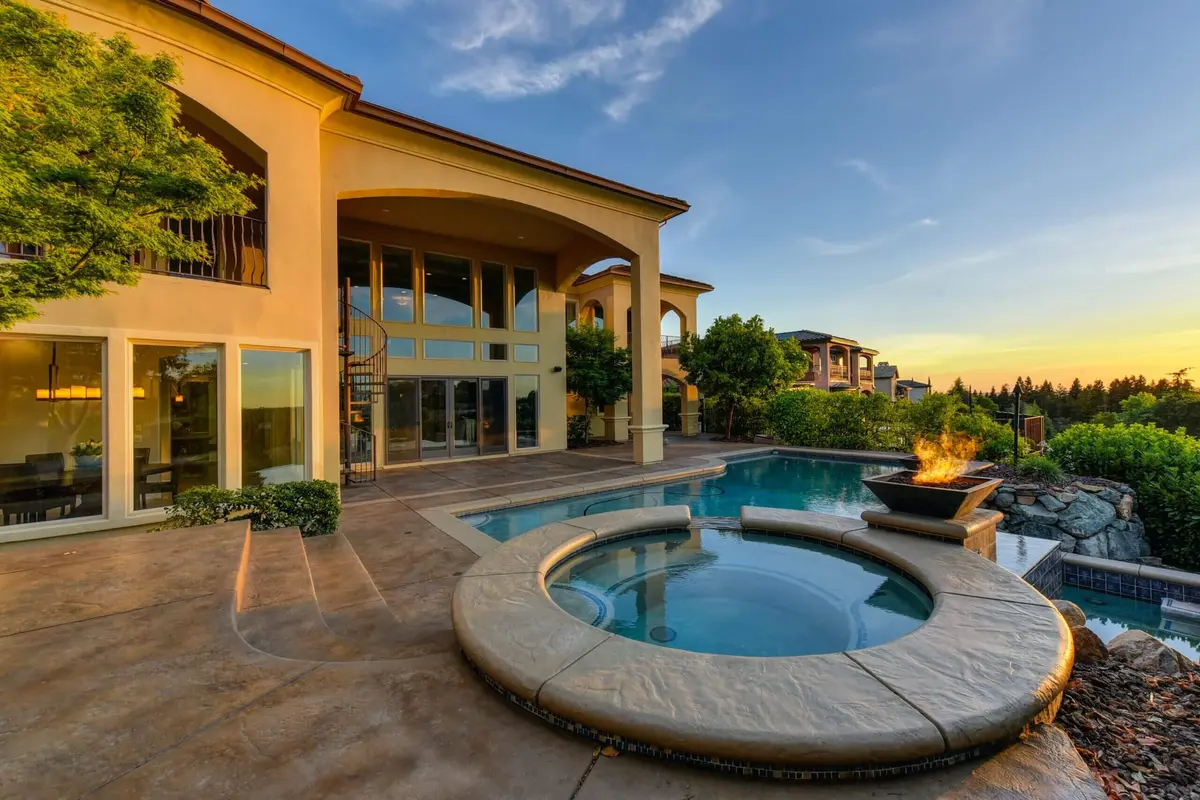 Professional real estate walkthrough video