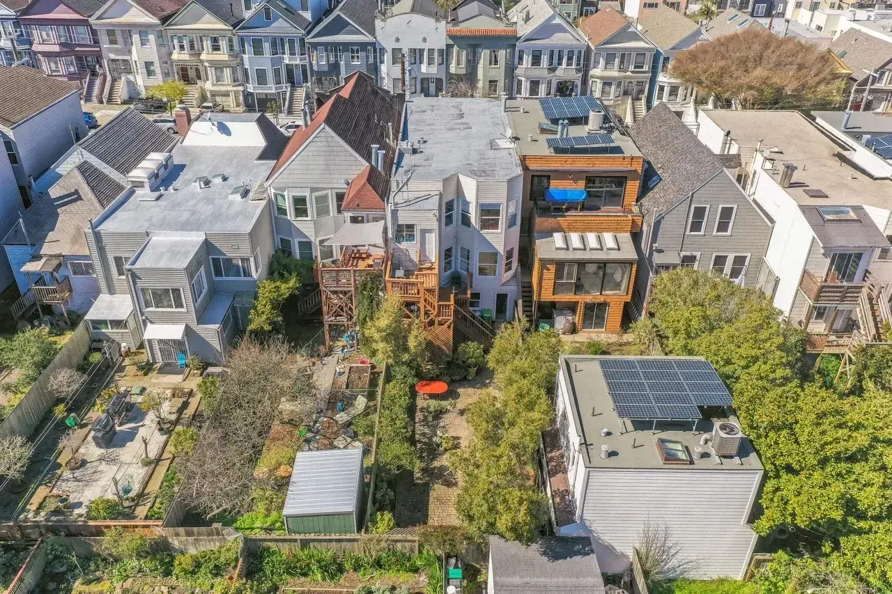 AI in Real Estate: Predicting Property Prices through Image Analysis