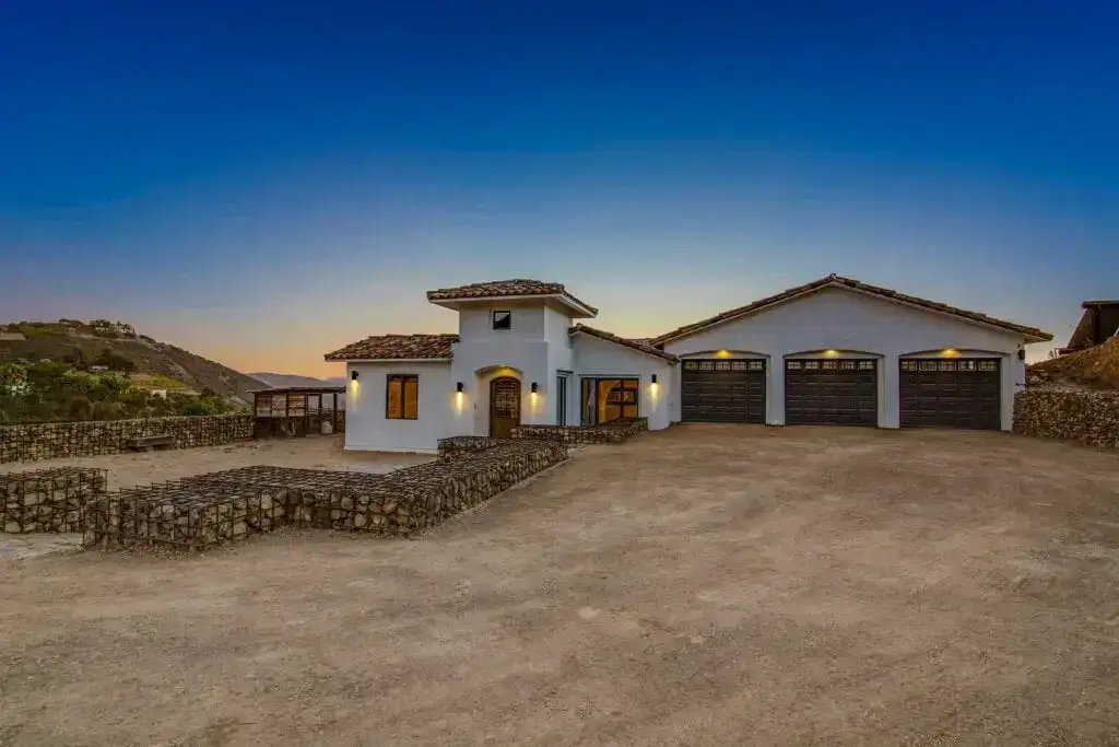 Seasonal vs. Year-Round Real Estate Photography